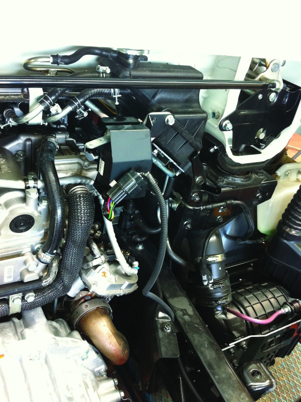 FUSO manuel styring, der monteres på bagsiden af førerhuset, tillader regulering af motoromdrejningstal og omdrejningstal for ekstra drev.
